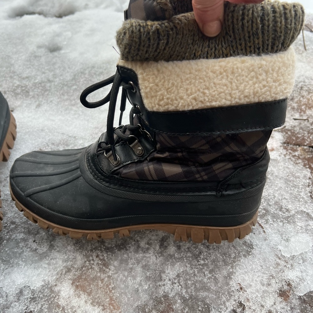 Waterproof Boots - Picture 2 of 3